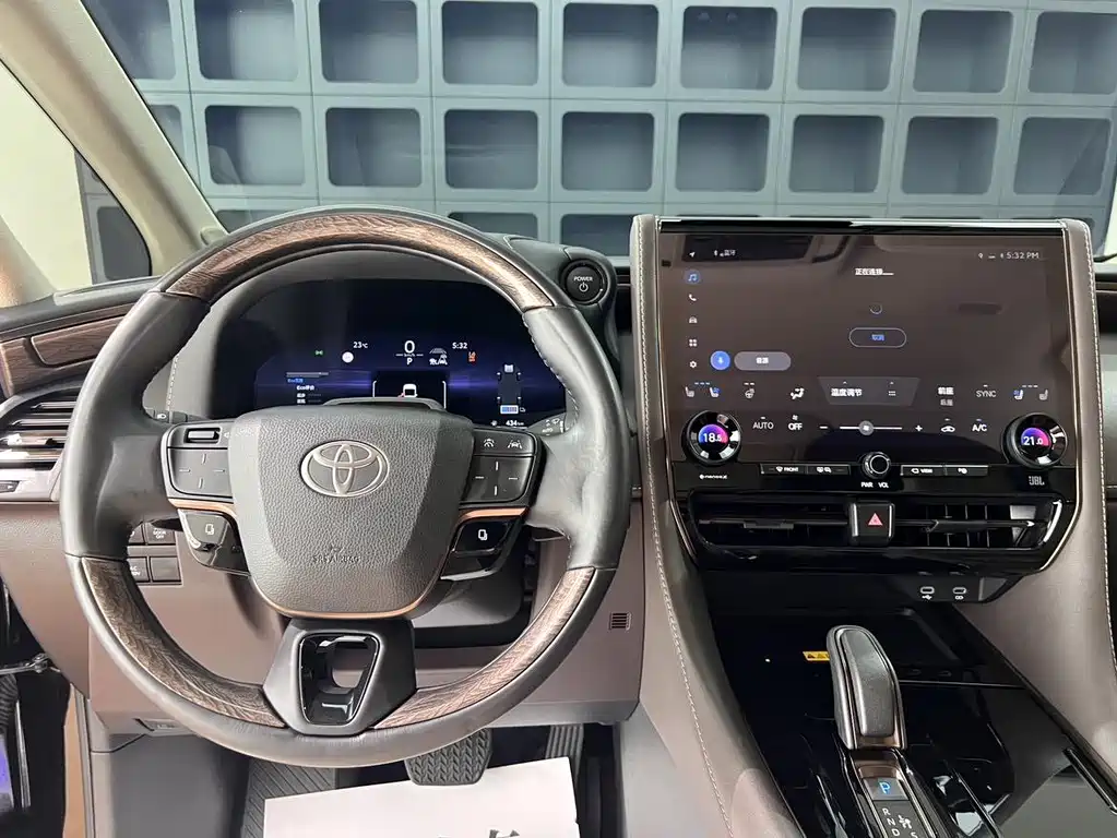 Toyota Alphard 2024 — фото 27