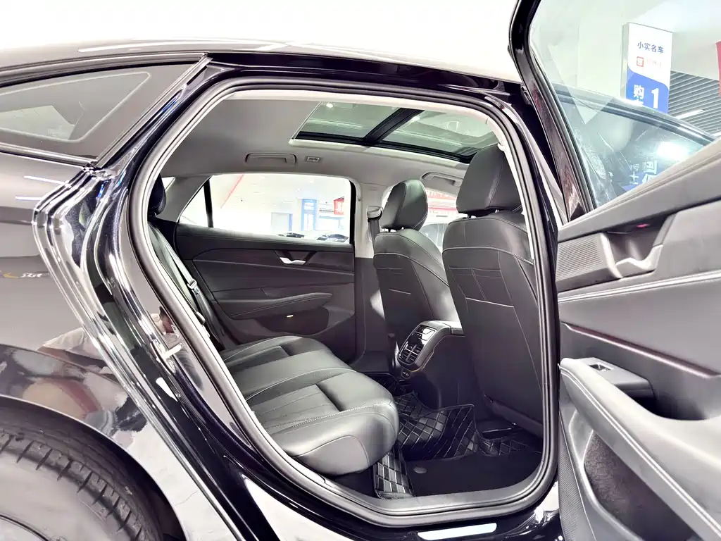 Volkswagen Passat 2025 — фото 12
