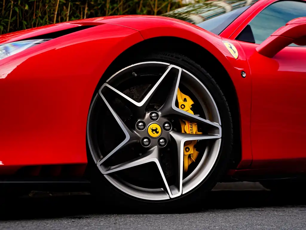 Ferrari F8 2021 — фото 9
