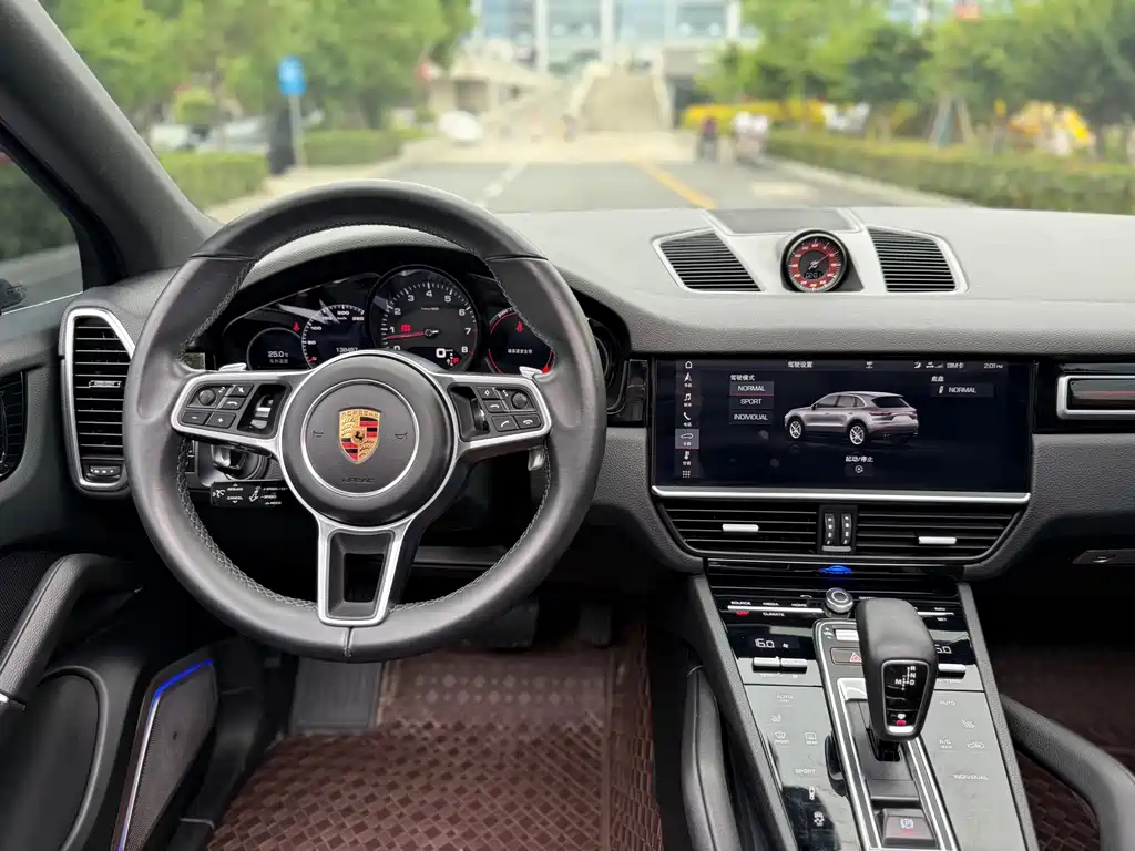Porsche Cayenne 2018 — фото 13