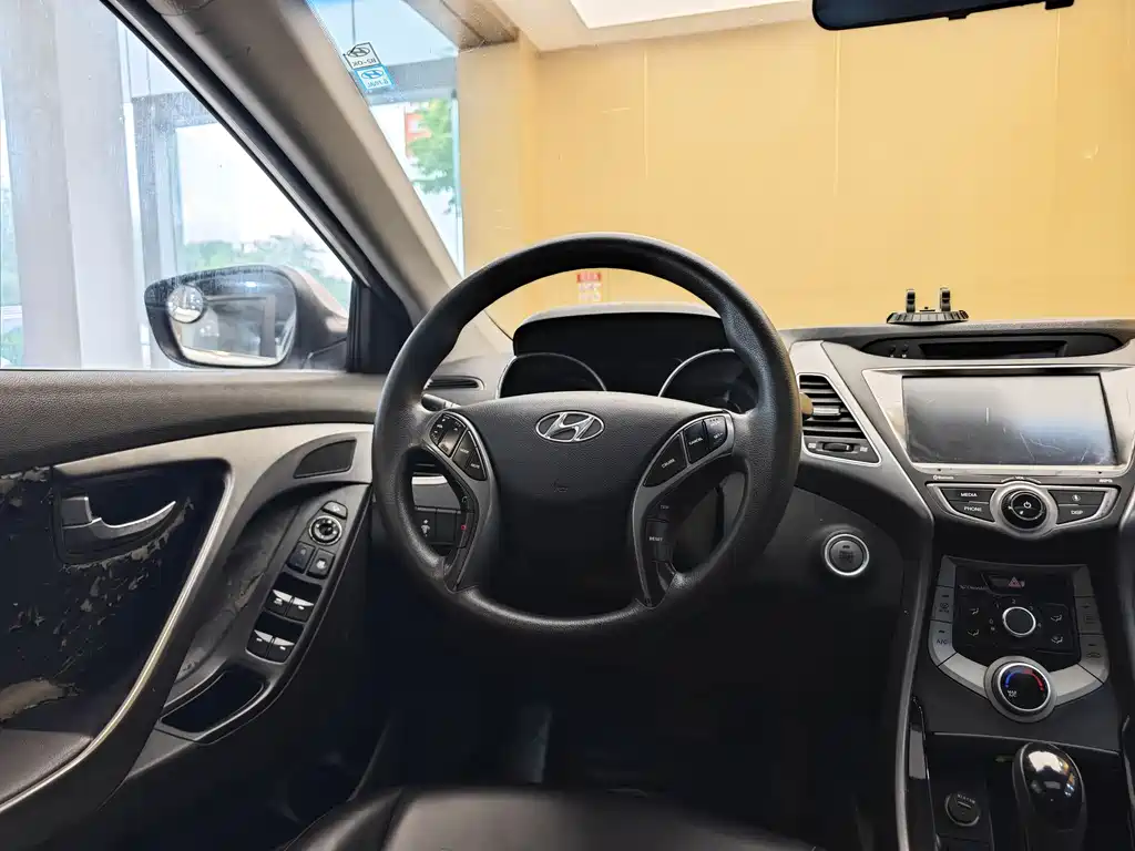 Hyundai Elantra Langdong 2016 — фото 14
