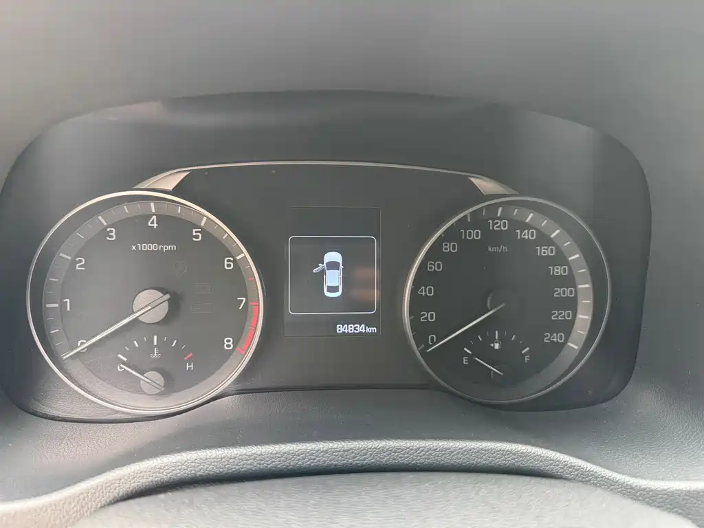 Hyundai Elantra 2016 — фото 14