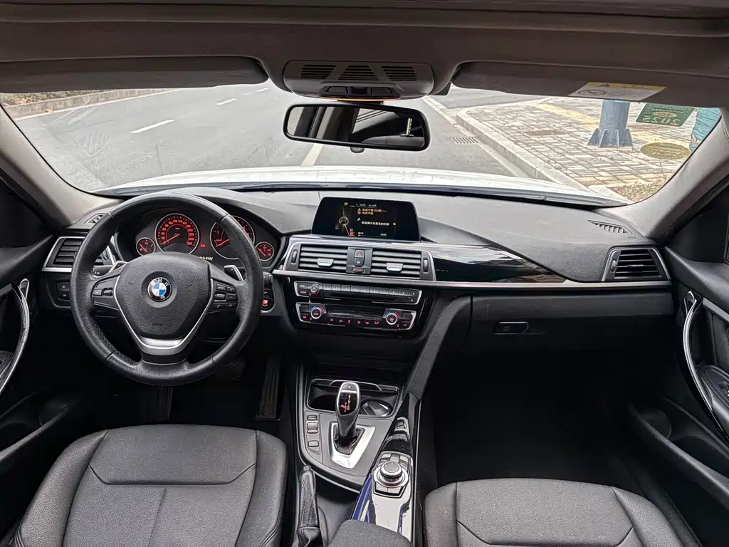 BMW 3 Series 2017 — фото 8