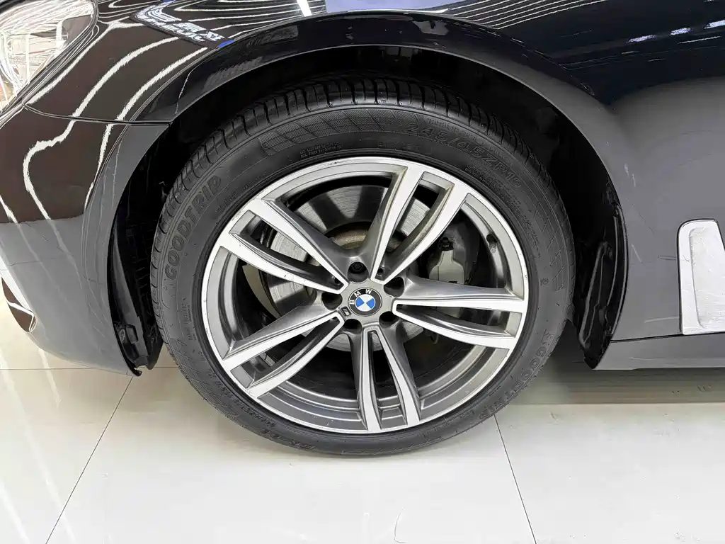 BMW 7 Series 2018 — фото 15