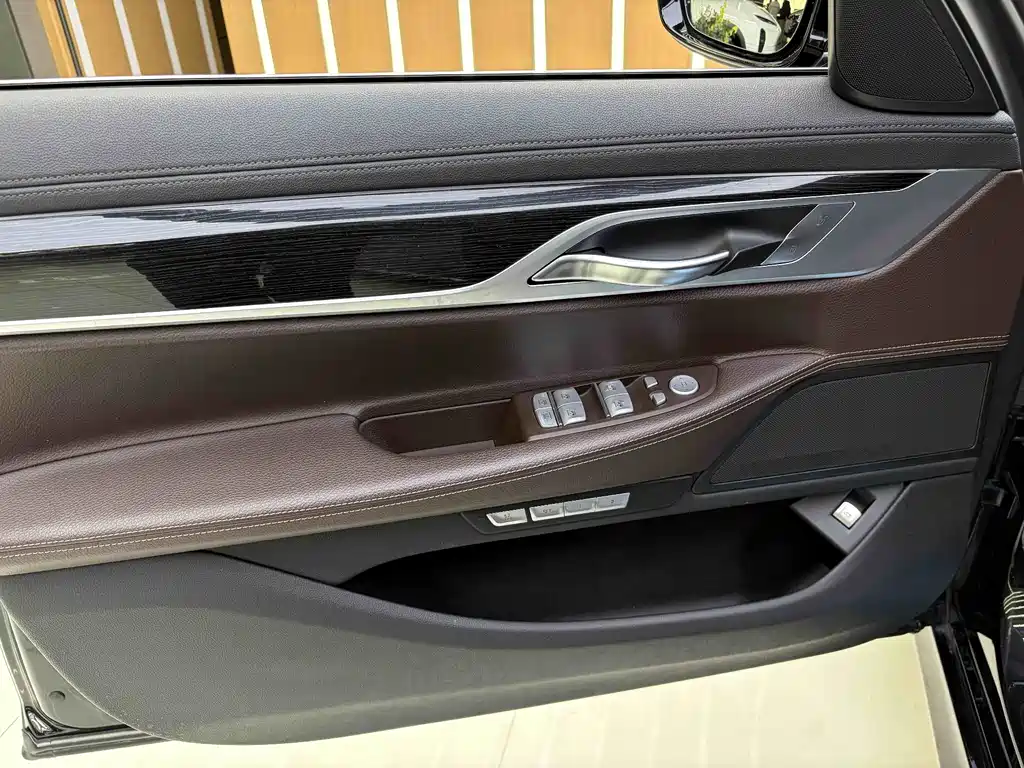 BMW 7 Series 2018 — фото 17