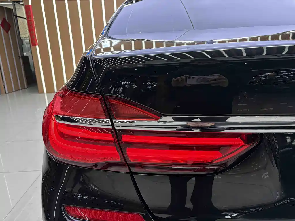 BMW 7 Series 2018 — фото 9