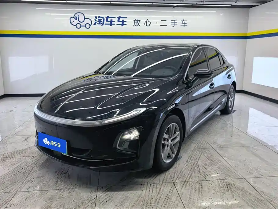 Hongqi E-QM5 2025