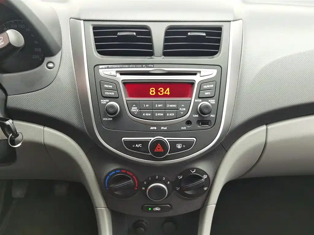 Hyundai Verna 2015 — фото 12
