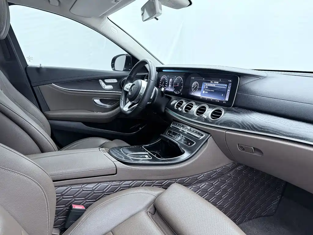 Mercedes-Benz E-Class 2019 — фото 10