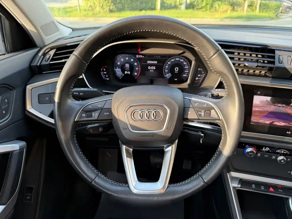 Audi Q3 2019 — фото 16