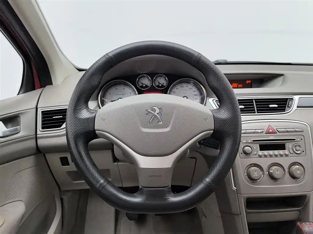 Peugeot 308 2014 — фото 11