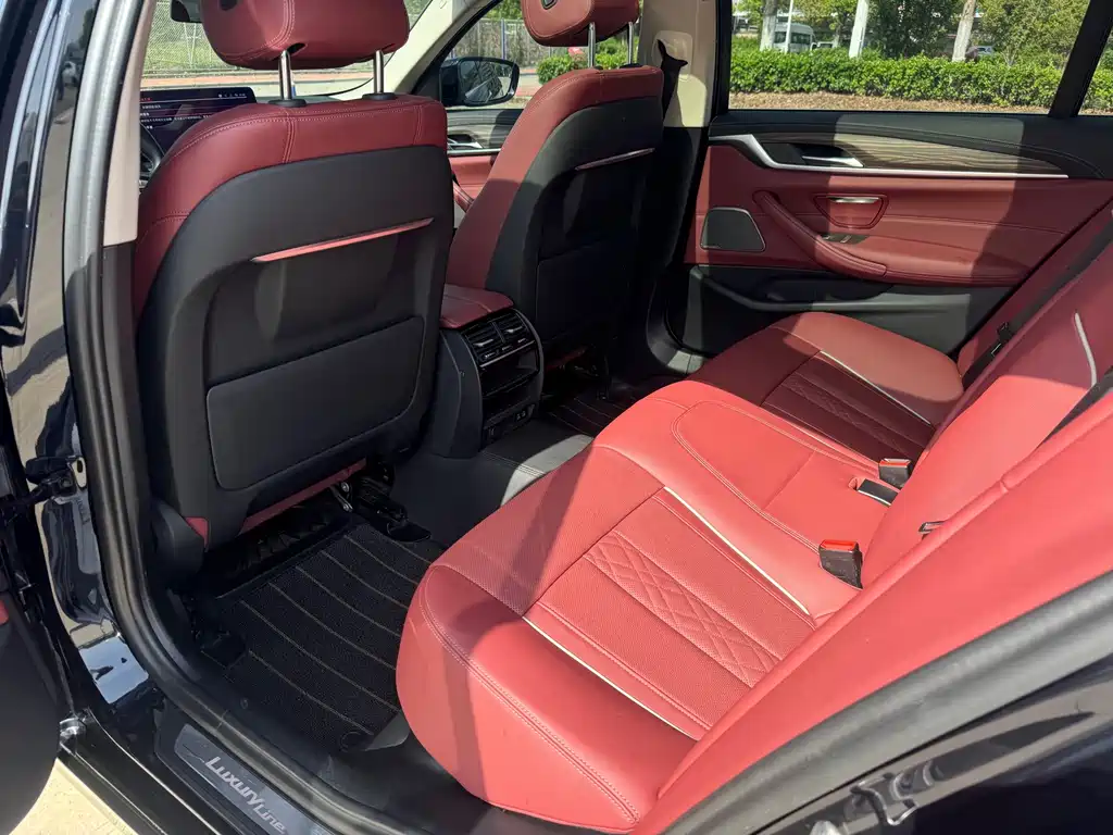 BMW 5 Series 2023 — фото 11