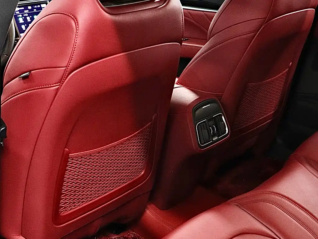 Maserati Levante 2023 — фото 13
