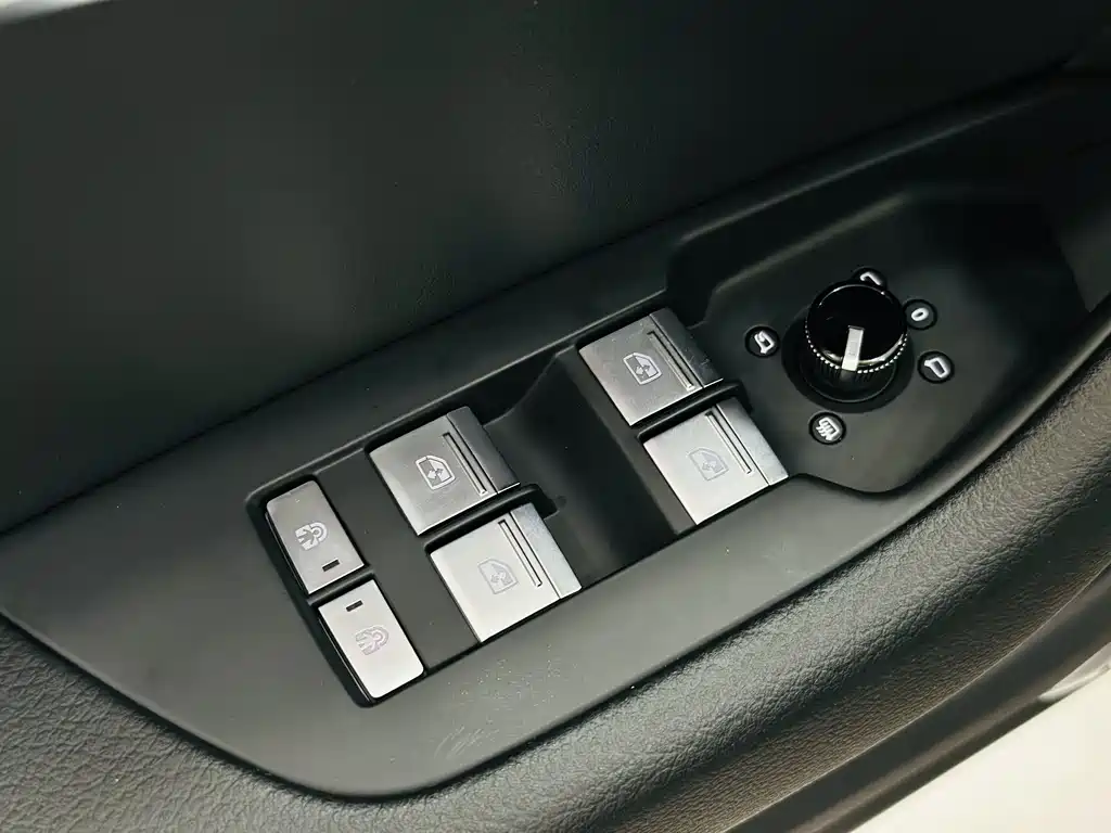Audi A6L 2023 — фото 15