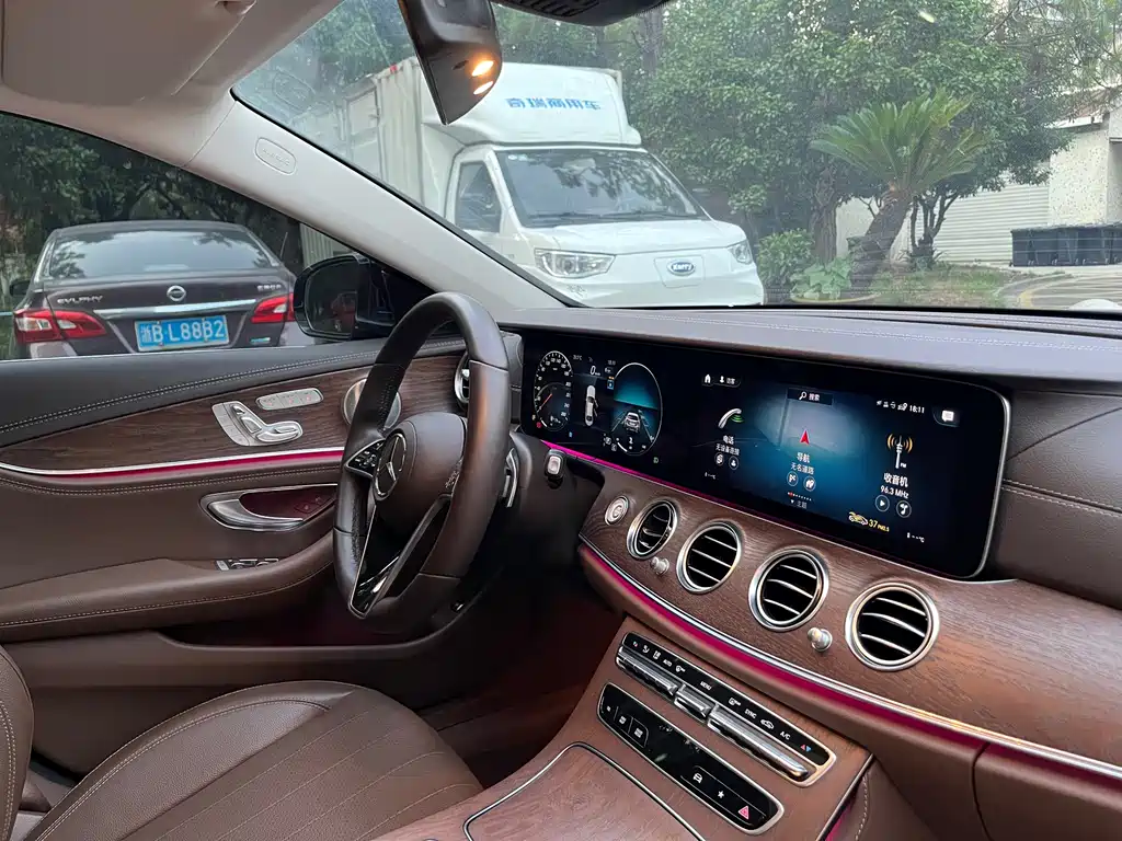 Mercedes-Benz E-Class 2023 — фото 6
