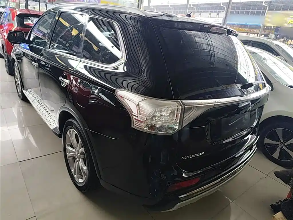 Mitsubishi Outlander 2015 — фото 5