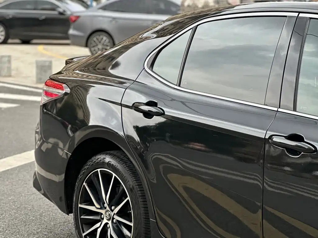 Toyota Camry 2021 — фото 18