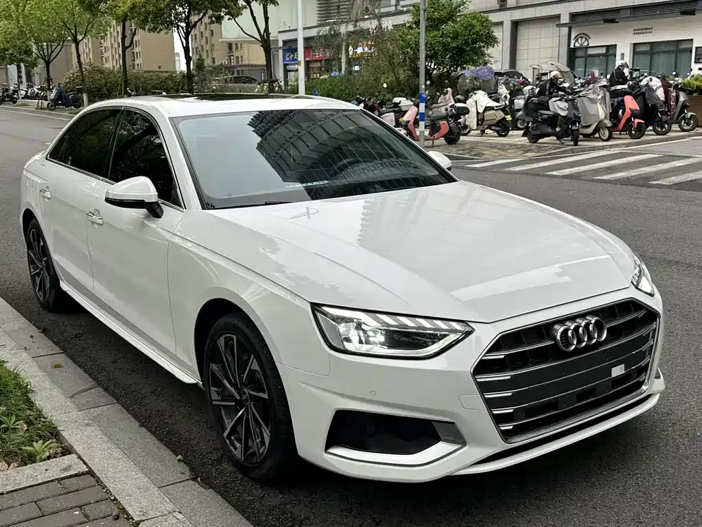Audi A4L 2023 — фото 1