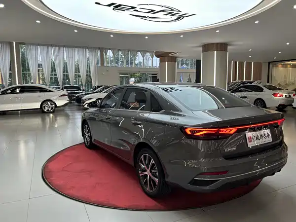 Geely Emgrand 2022