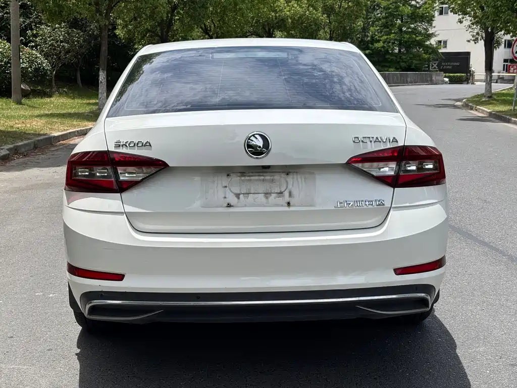 Skoda Octavia 2018 — фото 14