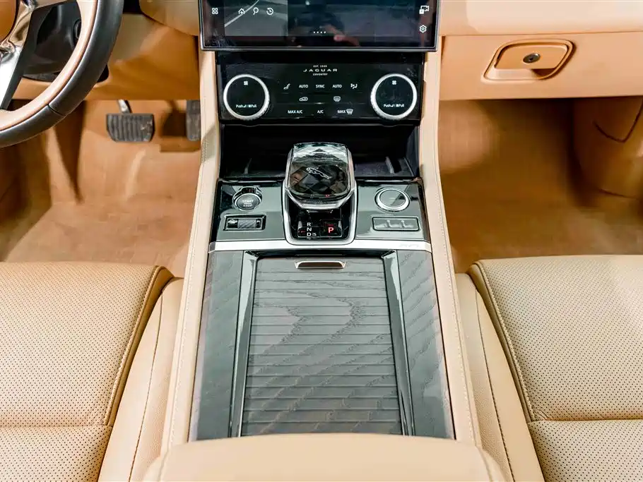 Jaguar XFL 2025 — фото 14