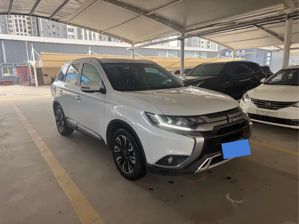 Mitsubishi Outlander 2019 — фото 3