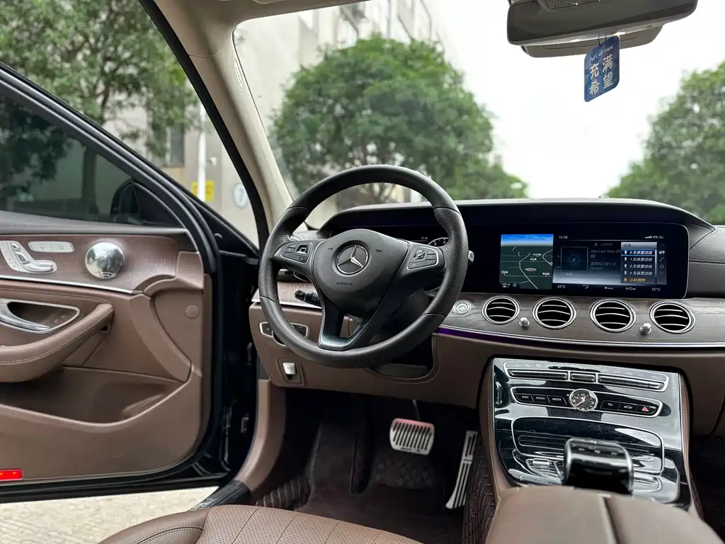 Mercedes-Benz E-Class 2017 — фото 13