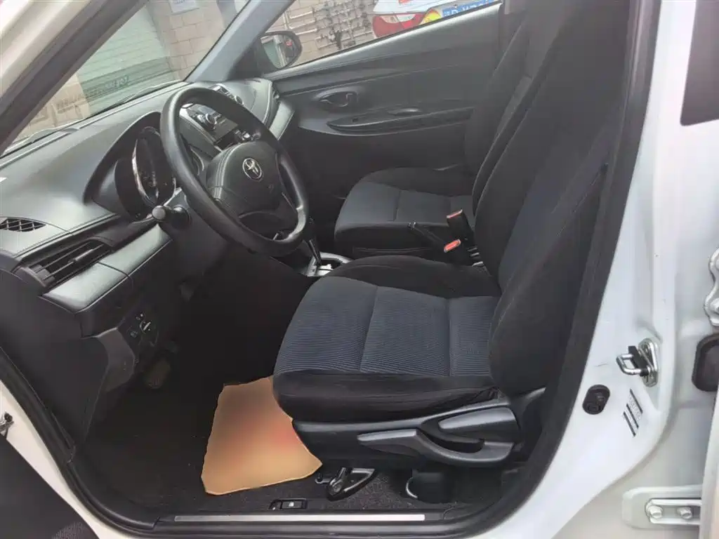 Toyota Yaris L 2018 — фото 15