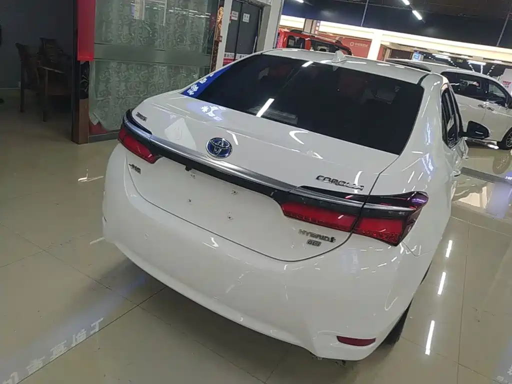 Toyota Corolla 2018 — фото 7