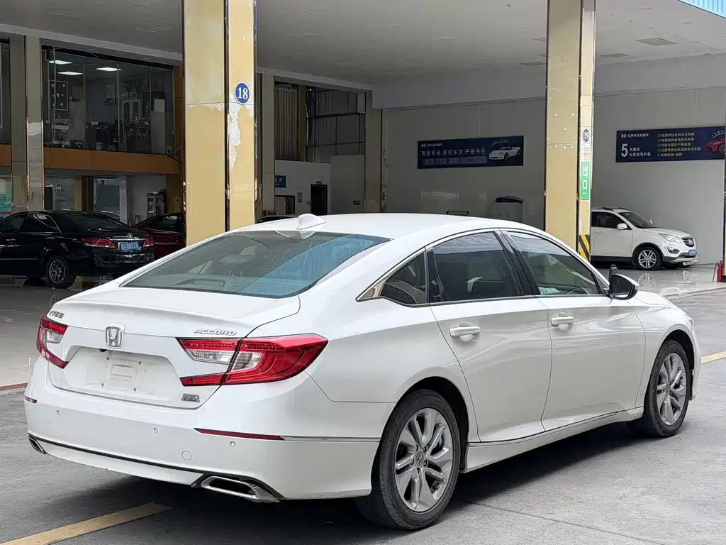Honda Accord 2019 — фото 11