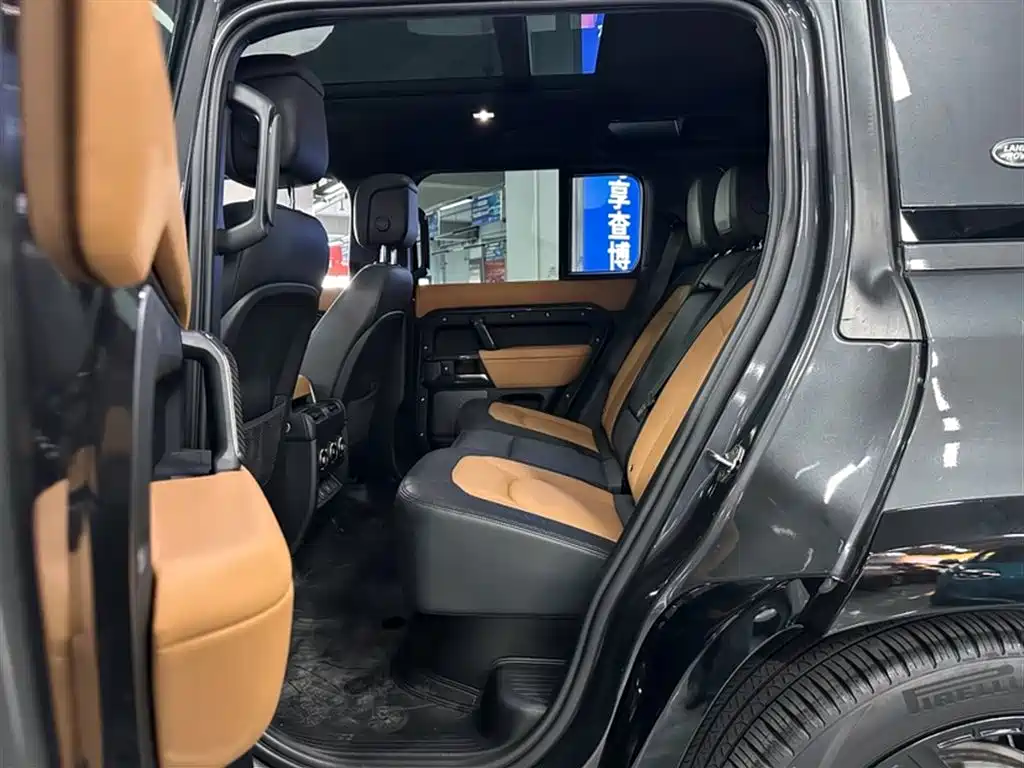 Land Rover Defender 2022 — фото 15