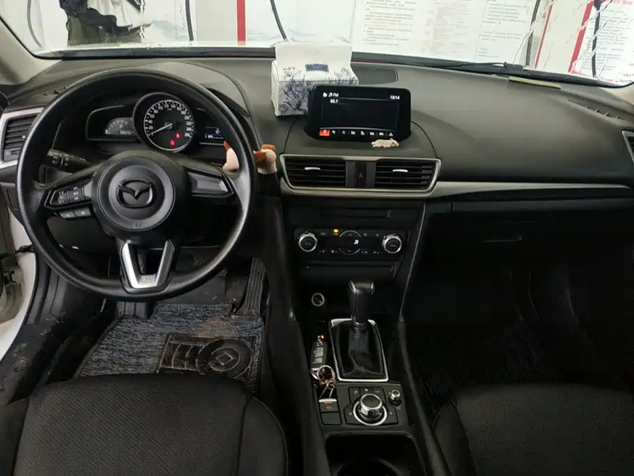 Mazda 3 Axela 2018 — фото 12