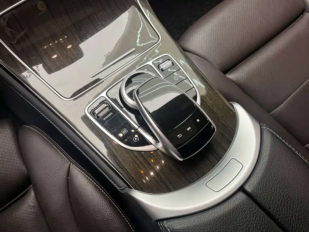 Mercedes-Benz GLC 2017 — фото 15