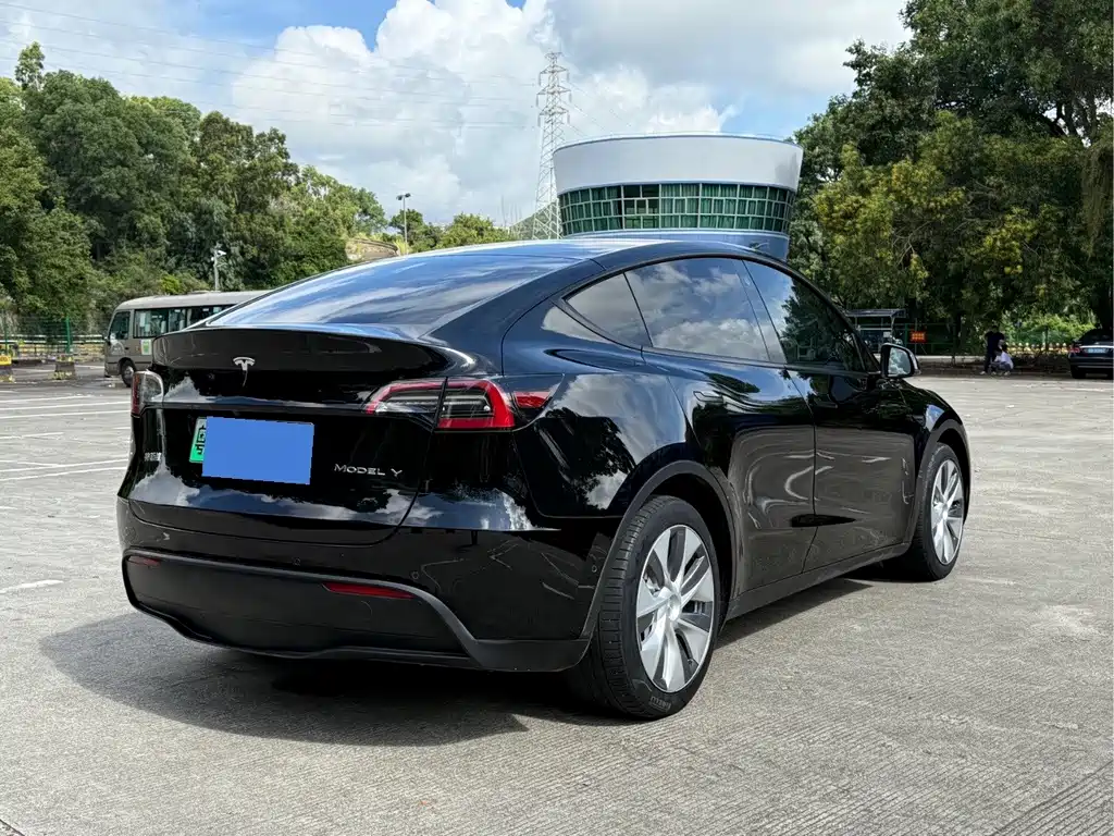 Tesla Model Y 2022 — фото 17