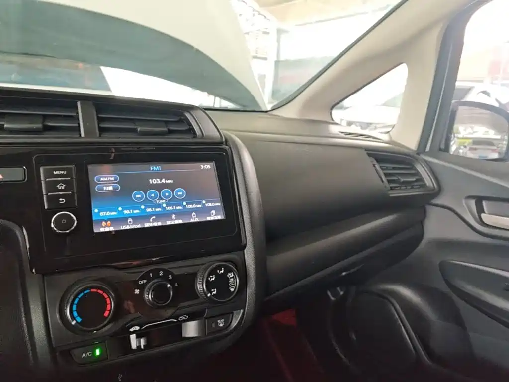 Honda Fit 2018 — фото 10