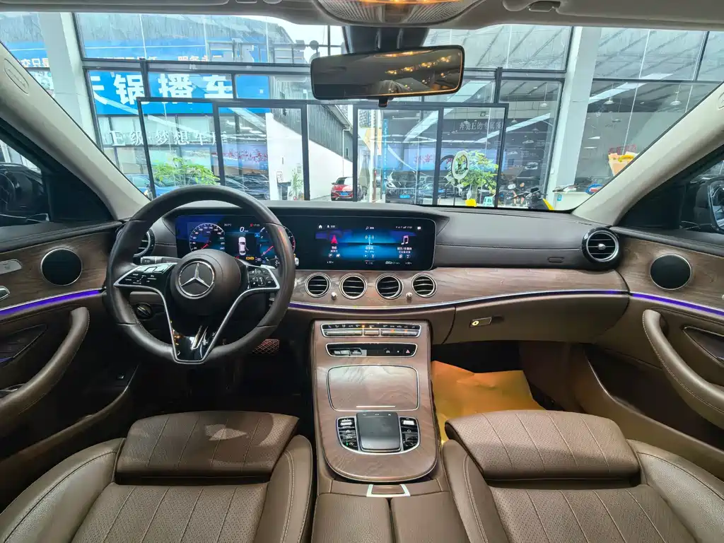 Mercedes-Benz E-Class 2023 — фото 11