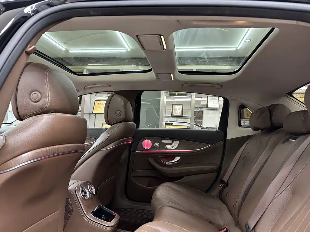 Mercedes-Benz E-Class 2022 — фото 10