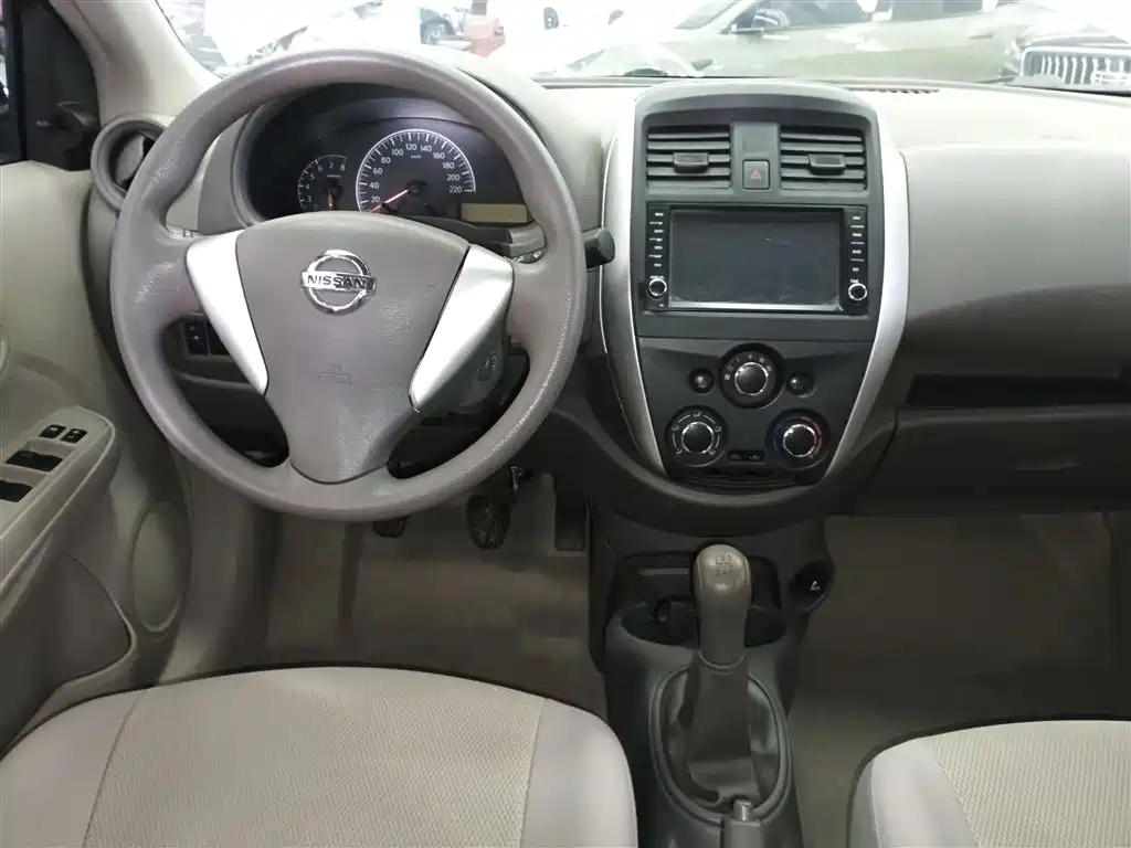 Nissan Sunny 2014 — фото 10