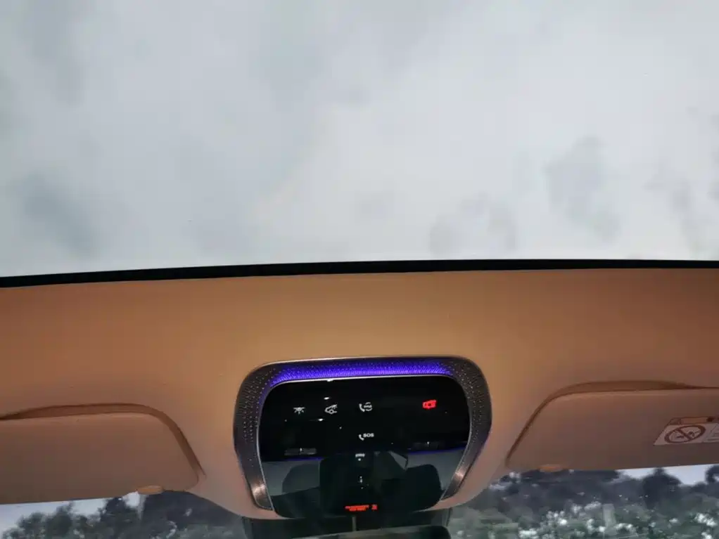 Mercedes-Benz EQS SUV 2023 — фото 18