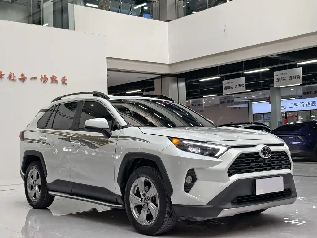 Toyota RAV4 2021 — фото 4