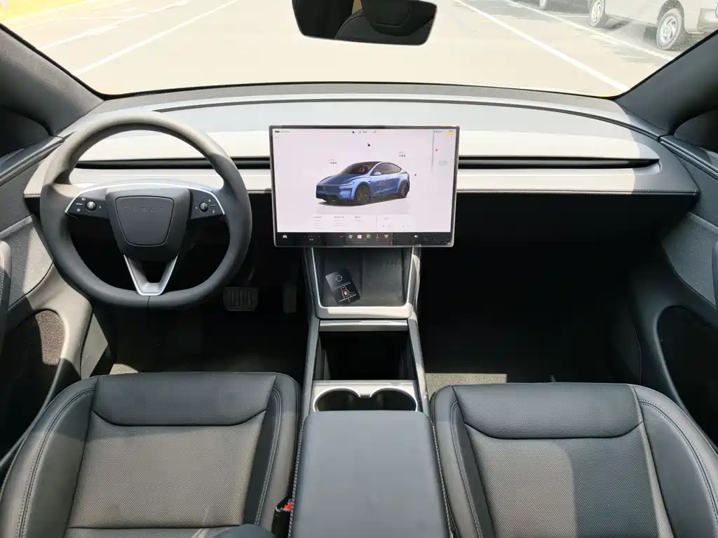 Tesla Model Y 2026 — фото 11