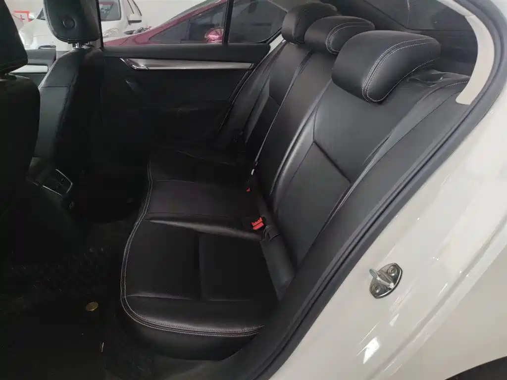Skoda Octavia 2018 — фото 17