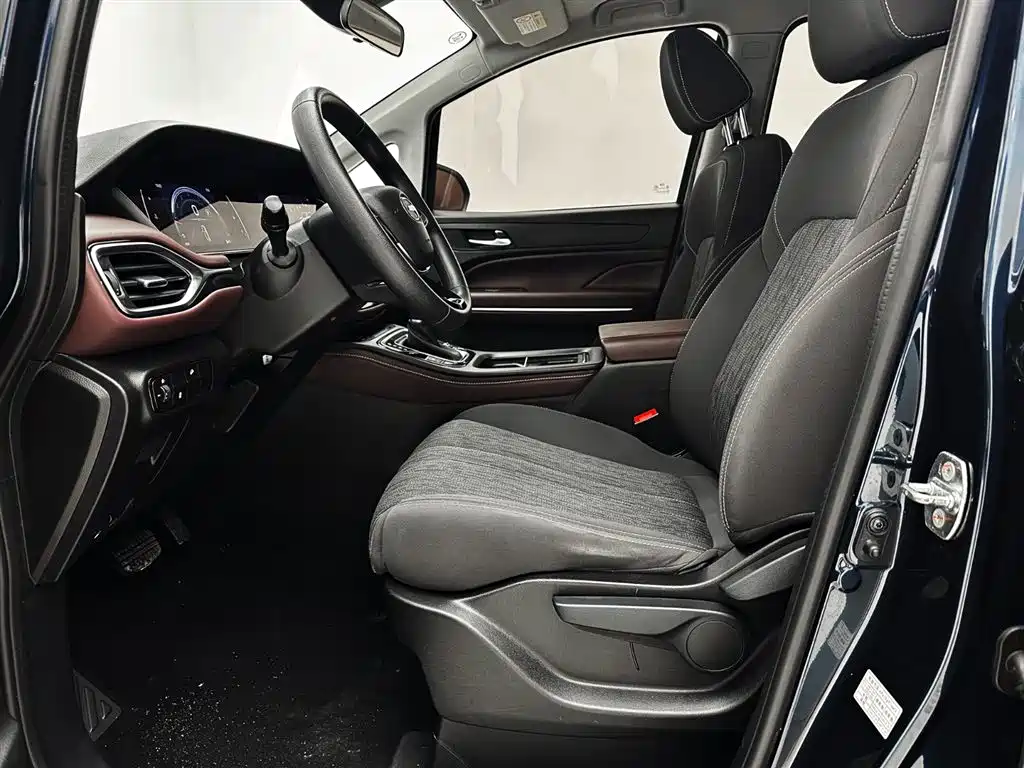 GAC Motor Trumpchi M6 2022 — фото 10
