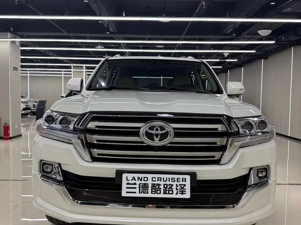 Toyota Land Cruiser 2015 — фото 2