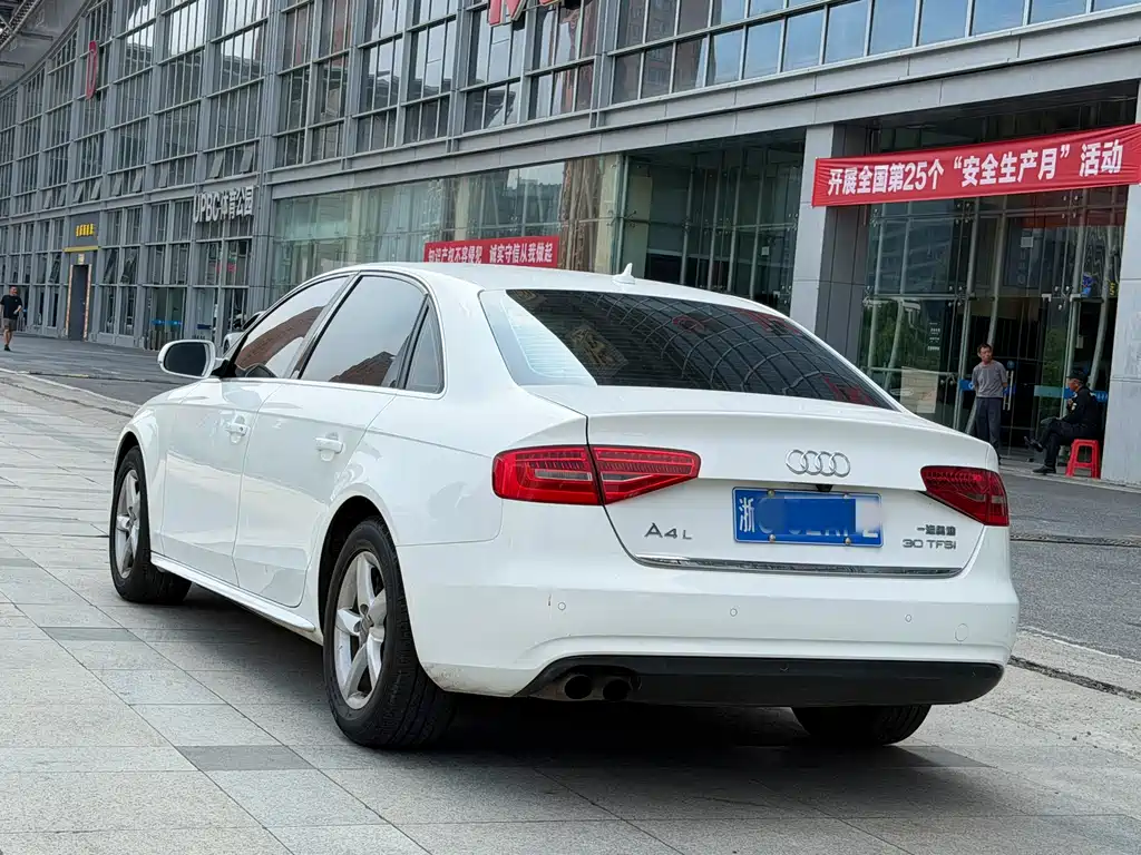 Audi A4L 2016 — фото 3