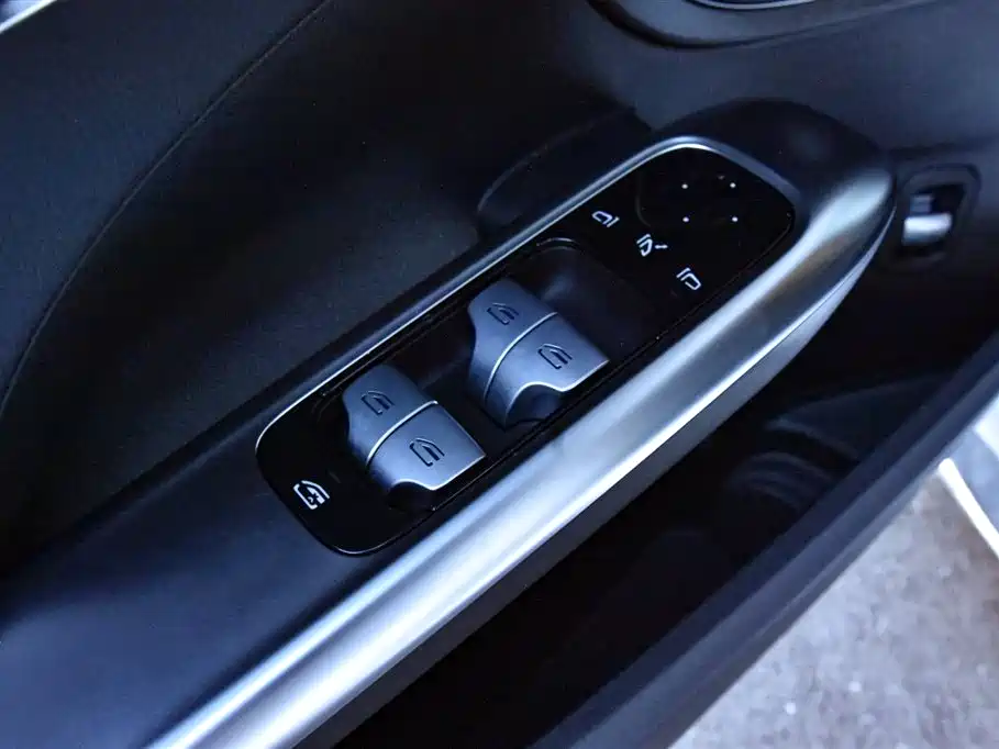 Mercedes-Benz C-Class 2023 — фото 13