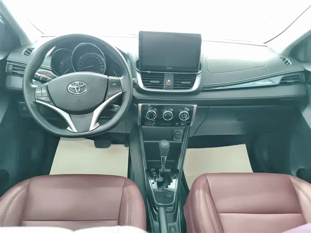 Toyota Yaris L 2022 — фото 10