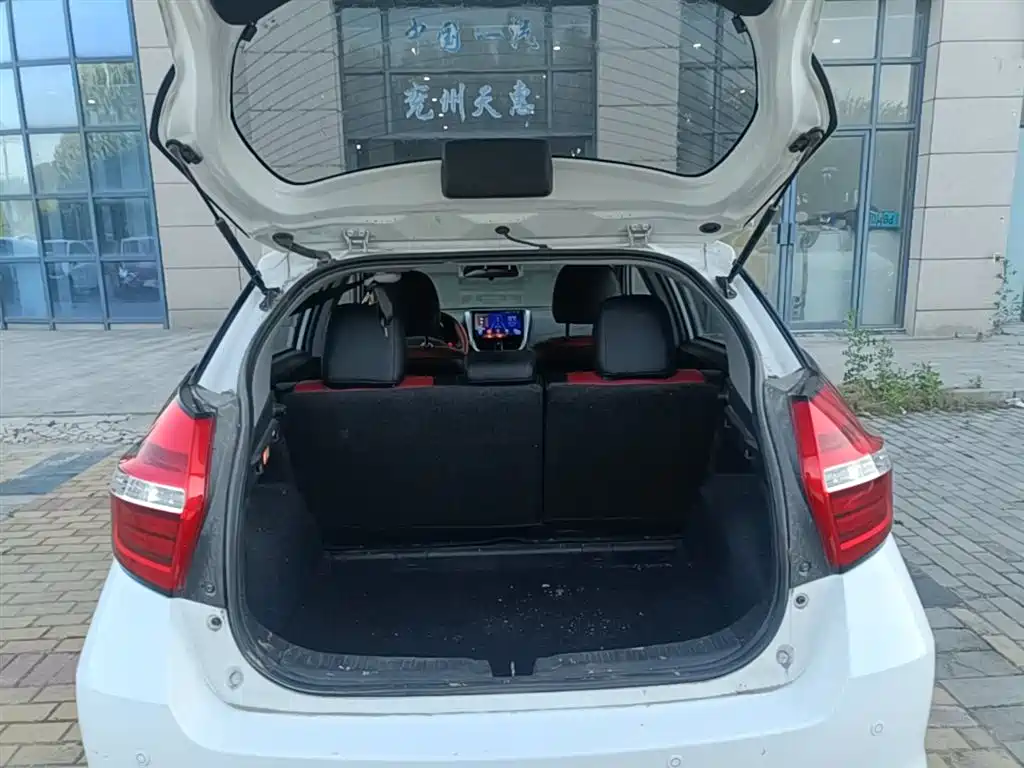 Toyota Yaris L 2021 — фото 19