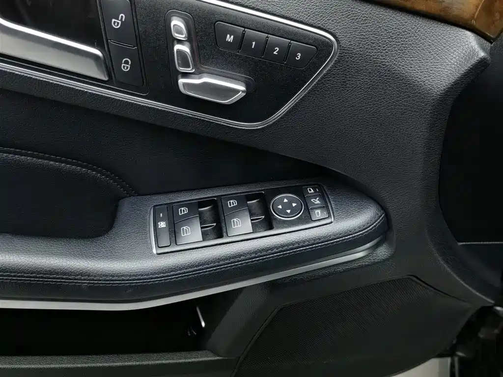 Mercedes-Benz E-Class 2015 — фото 9