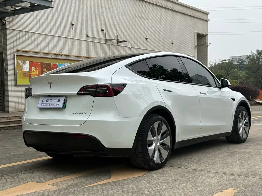 Tesla Model Y 2022 — фото 14